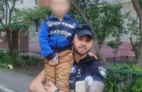 У Дніпрі патрульні поліцейські повернули батькам 5-річного хлопчика, який пішов гуляти та загубився