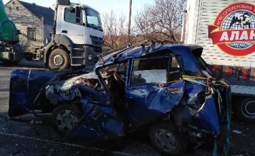 На Днепропетровщине произошло ДТП с участием трех автомобилей: есть пострадавшие
