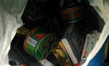 В Днепре мужчина с удостоверением депутата пытался вынести из супермаркета продукты на тысячу гривен