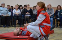 В Днепре спасатели и волонтеры Красного Креста провели мастер-класс для педагогов