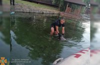 У Дніпрі на відстані трьох метрів від берега річки водолази-рятувальники вилучили тіло чоловіка