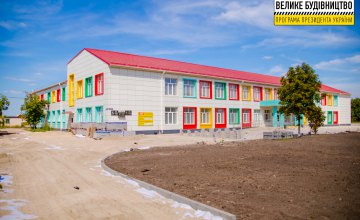 Спортивные площадки, беговые дорожки и футбольное поле: в Карповке реконструируют школьный стадион