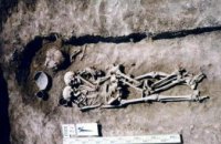 В Тернопольской области археологи нашли могилу с обнимающимися скелетами