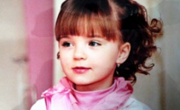 Родственники 6-летней Алены Сиренко из Днепропетровска просят о помощи