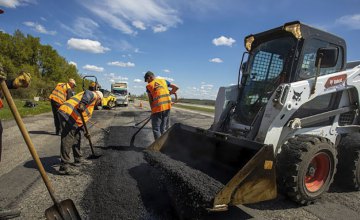 В Днепровском, Новомосковском и Каменском районах ремонтируют дороги государственного значения