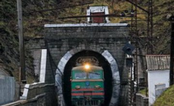  Железнодорожники завершили прокладку Бескидского тоннеля