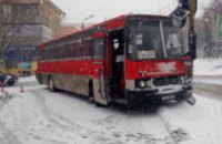 В Днепре автобус сбил светофор (ФОТО)