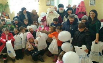 В Терновке на Днепропетровщине воспитанники воскресных школ получили подарки от Фонда Вилкула