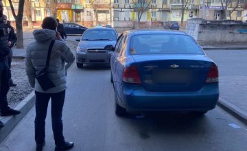 Перестрелка в Днепре:  водитель такси и пассажир встречного авто решили выяснить отношения