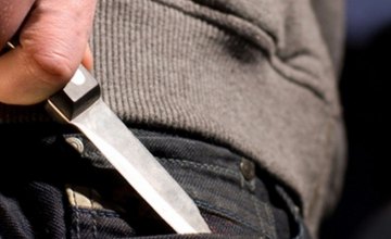 В Днепре мужчина напал с ножом на 17-летнюю девушку