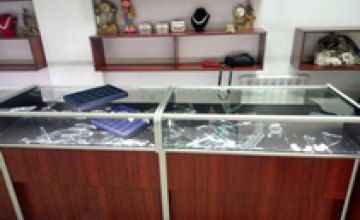 В Николаевской области трое в балаклавах ограбили ювелирный магазин