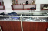 В Николаевской области трое в балаклавах ограбили ювелирный магазин