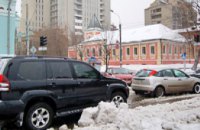 Коммунальщики не могут чистить дороги из-за наплыва машин, - мэр Днепропетровска