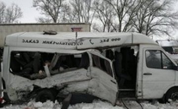 ДТП на трассе «Днепропетровск-Николаев»: 3 человека погибли, 7 госпитализированы (ФОТО)