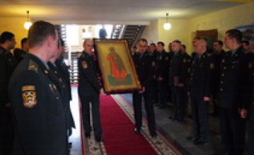Военнослужащие Днепропетровской области приложились к иконе и мощам Святого Владимира
