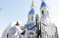 Активисты партии «Укроп» вместе с днепропетровцами провели субботник на территории Храма по улице Мандрыковская