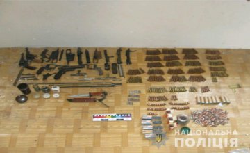 На Днепропетровщине у мужчины изъяли оружие и более 700 патронов 