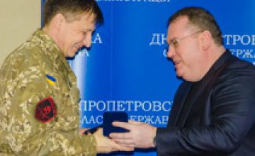 Валентин Резниченко вручил награды бойцам-добровольцам