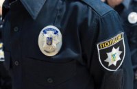 ​В Днепре во время марша футбольных фанатов «Динамо» и «Шахтера» серьезно пострадал полицейский 