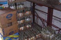 В Днепропетровске и Днепродзержинске накрыли 3 подпольных цеха по изготовлению «паленого» алкоголя