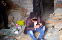 В Днепропетровской области мужчины варили наркотики в заброшенном здании (ФОТО)