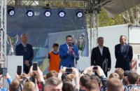Президент ФФУ Андрей Павелко презентовал на Фестивальном причале в Днепре кубки Лиги Чемпионов УЕФА