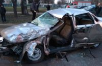 В Запорожье раненых в ДТП вырезали из покореженного авто (ФОТО)