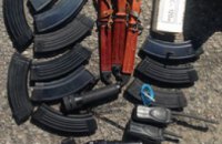 В Днепропетровске на блокпосту работники ГАИ обнаружили у военнослужащего арсенал боеприпасов