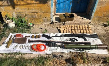 ​На Днепропетровщине у 46-летнего мужчины обнаружили арсенал армейского оружия