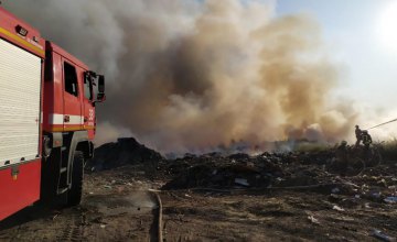 На Днепропетровщине спасатели трое суток тушили масштабный пожар