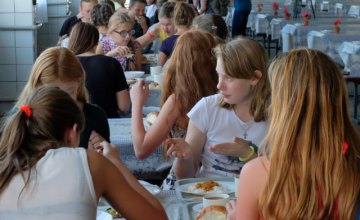 94% учеников Днепропетровщины обеспечены питанием в школе