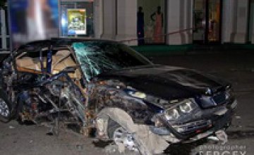 В центре Днепра иномарка вылетела на тротуар: два человека погибли 