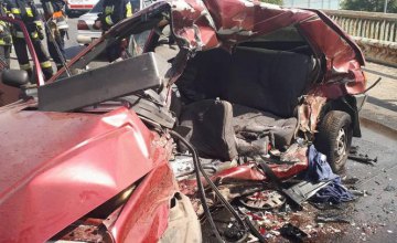 Смертельная авария на Южном мосту в Днепре: погибли водитель и пассажир (ФОТО)