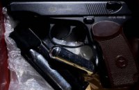 19-летний житель Покрова, угрожая пистолетом, пытался ограбить магазин