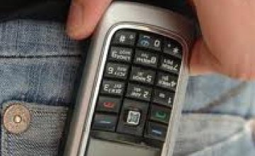 В Днепропетровске у безработной украли телефон