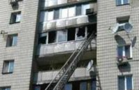 В центре Киева горит квартира: мужчина выбросился с балкона
