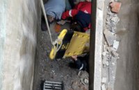 В Днепре на Набережной Заводской 26-летний мужчина упал в пустой резервуар