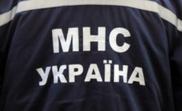 Днепропетровские спасатели ликвидируют подтопление жилых домов в АНД районе (ВИДЕО)