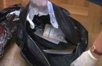 В Днепропетровской области сотрудники СБУ на взятке 30 тыс грн поймали трех рыбинспекторов-вымогателей (ФОТО)