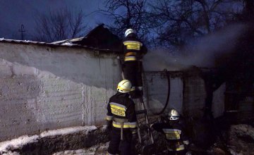В Днепре во время пожара спасли пожилую женщину