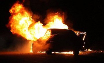 В Киеве в сгоревшем автомобиле обнаружили тело мужчины