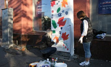 В Днепропетровске нарисован первый стрит-арт в стиле Петриковской росписи 