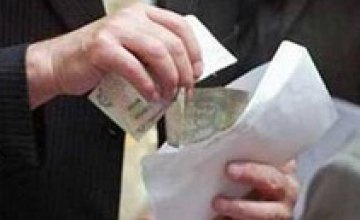 В Днепропетровске начальник исполнительной инспекции попался на взятке в 10 тыс грн