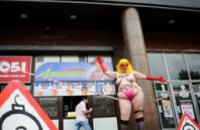FEMEN отреагировали на теракт в Днепропетровске «секс –бомбой»
