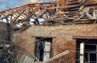 Поранено чоловіка, понівечено понад 20 будинків: ворог завдав удару по Нікопольському району 