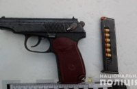 На Днепропетровщине полицейские изъяли у бывшего зэка пистолет, переделанный для стрельбы боевыми патронами