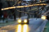 С 1 октября в Украине нужно ездить с включенным светом: нарушителям грозит штраф