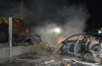 В Днепропетровске ночью горела автозаправка: спасены 2 человека