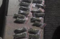 На Днепропетровщине за выходные полиция изъяла 39 пакетиков с наркотиками и гранату 
