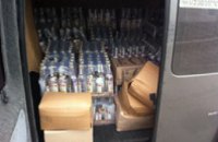 На Днепропетровщине СБУ задержала почти 500 литров контрафактного алкоголя, который везли в зону АТО